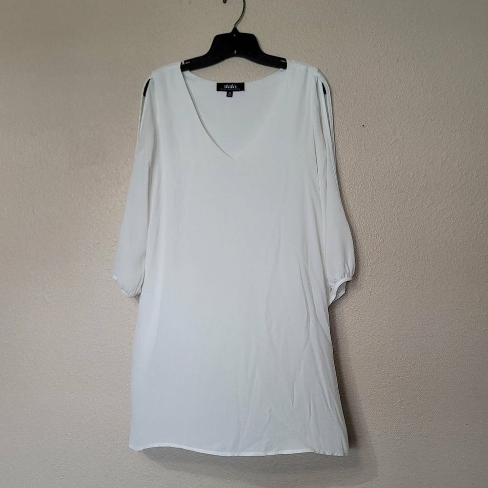 Lulu’s Dress ● White Lulu’s dress slits in arms a line Sz M V Neck